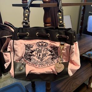 Juicy couture handbag in excellent condition, barely used